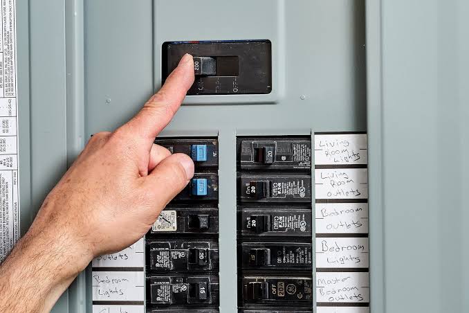 A complete guide to disconnect switches that will help you understand how they work